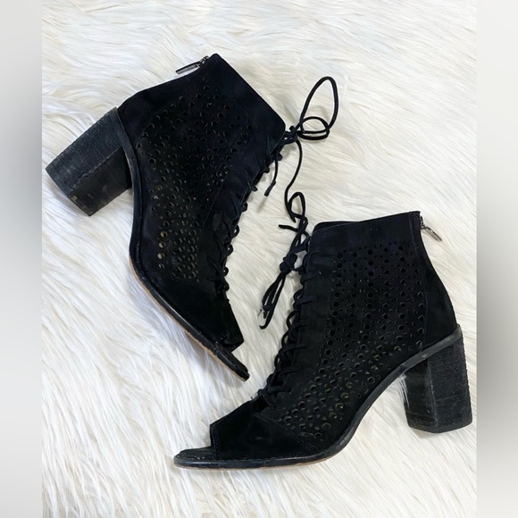Vince Camuto‎ Trevan Black Suede Perforated Lace Up Heeled Bootie 7.5 - Picture 4 of 11